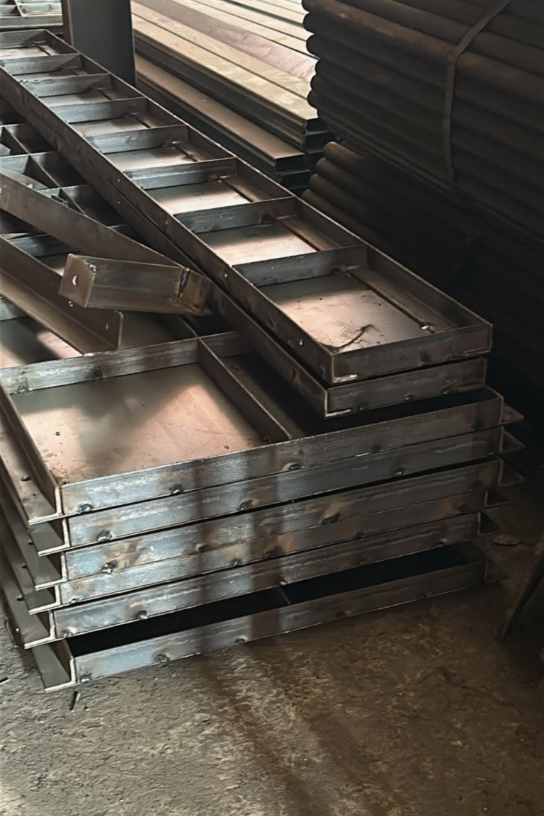 Reverse-side framing and stiffeners on steel shuttering panels.